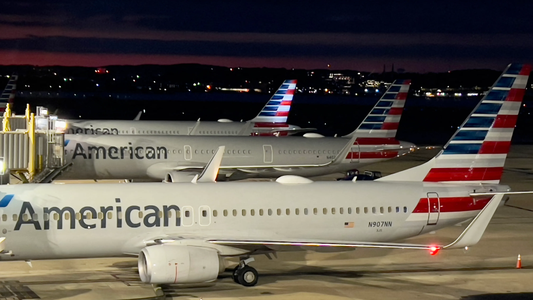 Miles de argentinos se encuentran varados en Estados Unidos debido a cancelaciones de vuelos de American Airlines