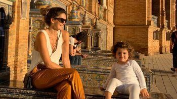 La hija de Isabel Macedo y Juan Manuel Urtubey comenzó el jardín en España