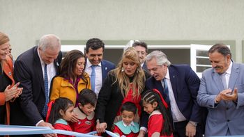 Video: así cantó Alberto Fernández en un jardín de infantes en La Rioja