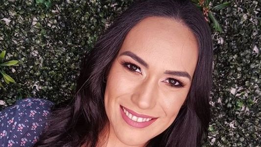 Andrea Valobra, Anna Chase y Shakira en la misma canción