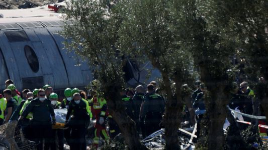 Tragedia en España: al menos 64 muertos por un choque entre dos trenes de alta velocidad