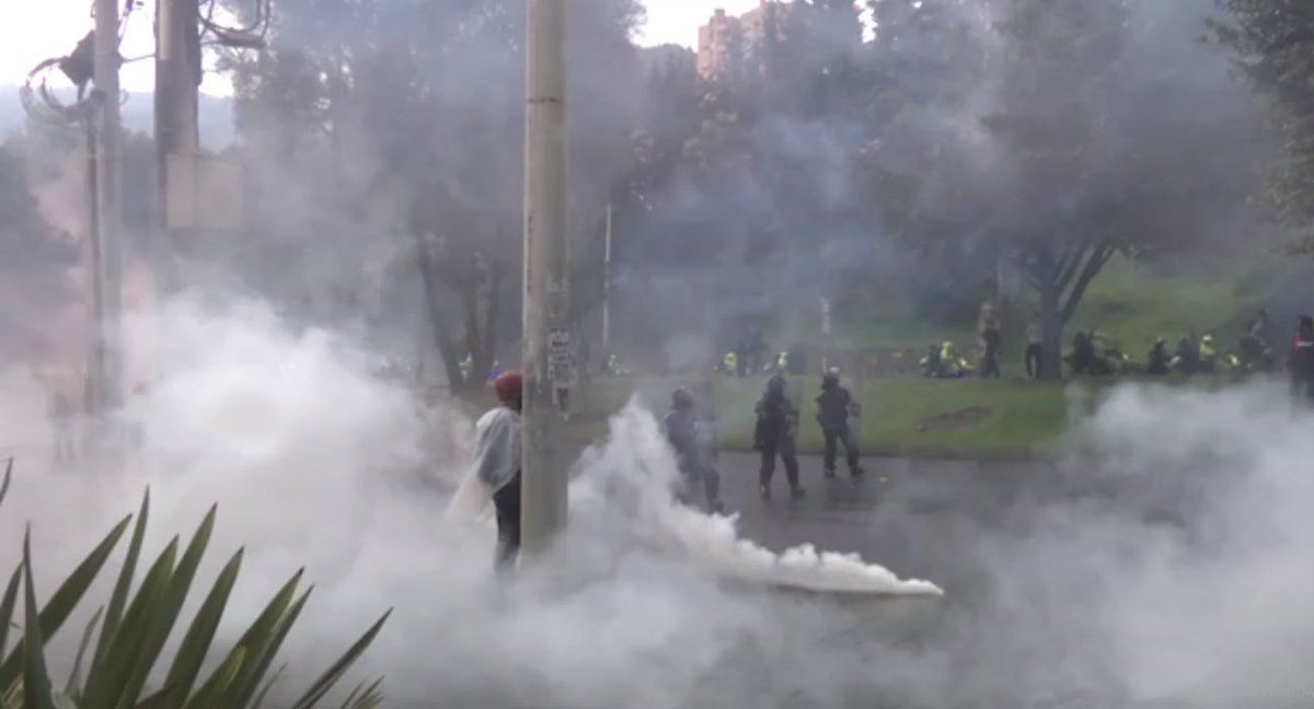 La policía dispersa con gases a los manifestantes. Hay graves denuncias de abusos policiales (Foto: AP).