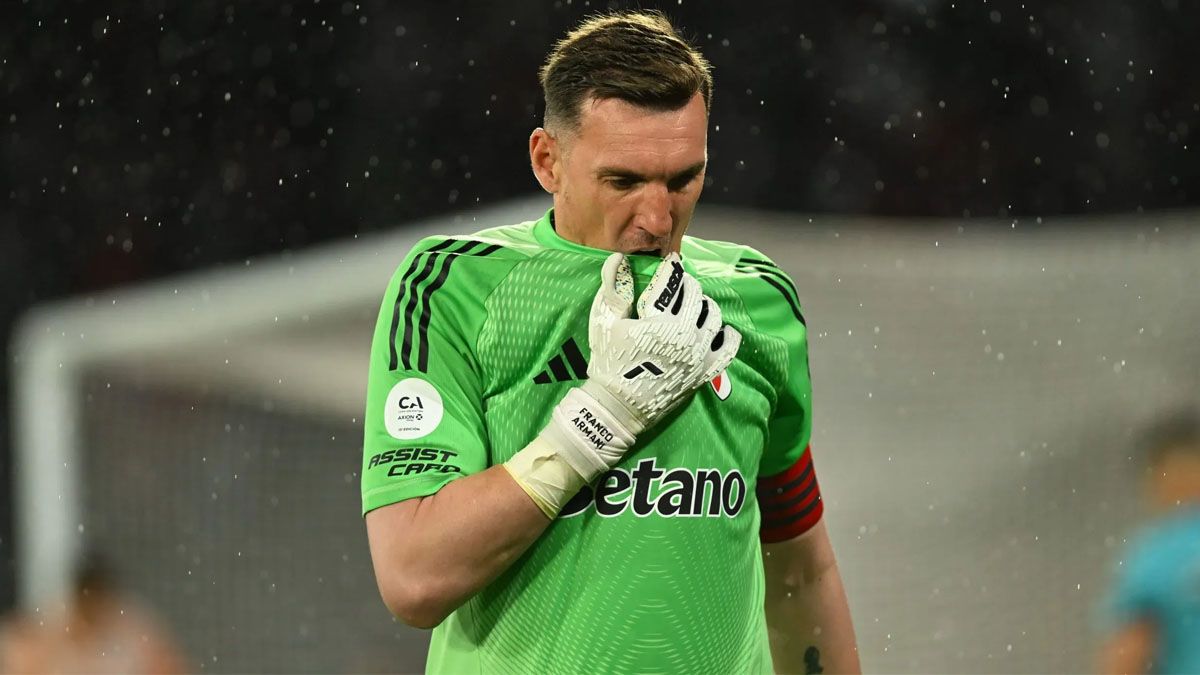 Nueva alarma en River: Franco Armani se volvió a lesionar y se pierde el próximo partido