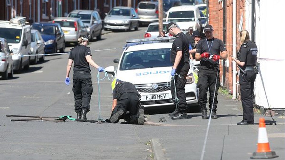 La polic&iacute;a de Nottingham investiga las pistas de la acci&oacute;n del conductor de 31 a&ntilde;os que atropell&oacute; a 6 personas. (Foto: Gentileza Nottingham Post)