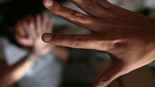 Un hombre abusó de su sobrina de 5 años y la amenazó de hacerle lo mismo a su hermanita si decía algo