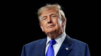 En plena campaña por las elecciones de medio término, Donald Trump sorprendió con un anuncio inesperado. (Foto: Reuters)
