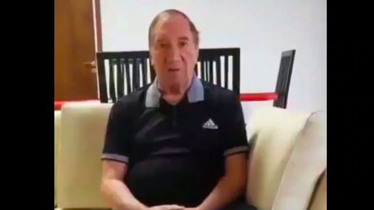 Carlos Bilardo reapareció públicamente con un emotivo mensaje.