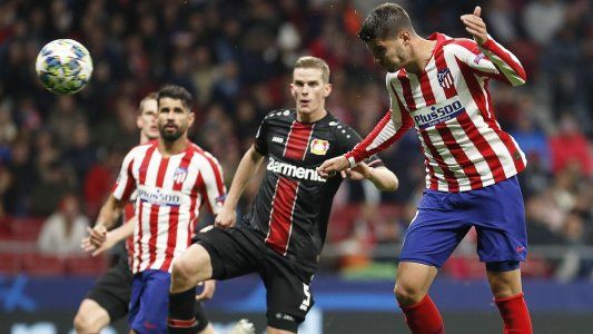 El Atlético de Simeone le ganó sobre la hora al Leverkusen y encabeza su grupo en la Champions