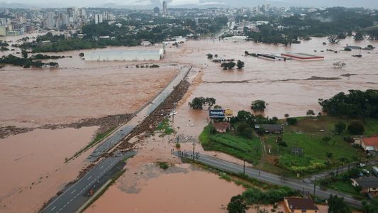 Inundaciones en Florianópolis y Camboriú: cortes en la ruta complican la llegada de los turistas