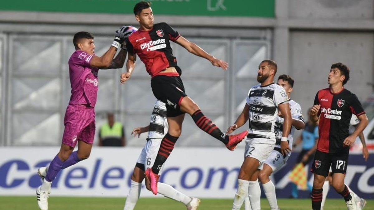 Claypole eliminó a Newells de la Copa Argentina.