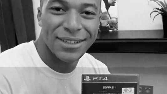 ¡Los beneficios de ser la tapa! Kylian Mbappé recibió el primer FIFA 21 del mundo