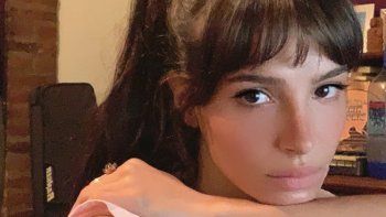 Brenda Asnicar: producción de fotos desnuda y extrema delgadez