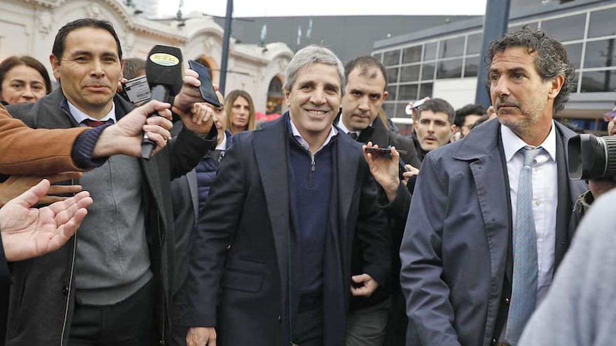 Luis Caputo en su visita a la Exposición Rural de Palermo (Foto: @ministrocaputo)