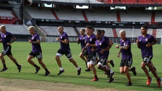 River comenzó la pretemporada con una ausencia inesperada para el viaje a Punta del Este
