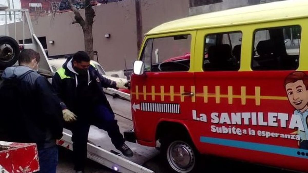 La Santileta tuvo que ser remolcada por un desperfecto mecánico. (Foto: Twitter)