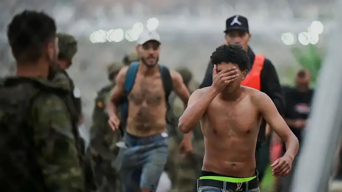 Migrantes procedentes de Marruecos llegaron a la frontera europea. (Foto: Reuters)