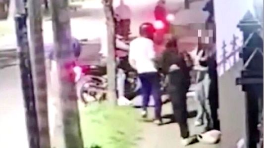 Robo piraña masivo en Moreno: ocho motochorros a asaltaron a dos adolescentes en plena calle