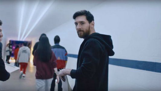Messi, Zidane, Beckham, Salah y Mourinho en un comercial que reunió a más de 50 estrellas