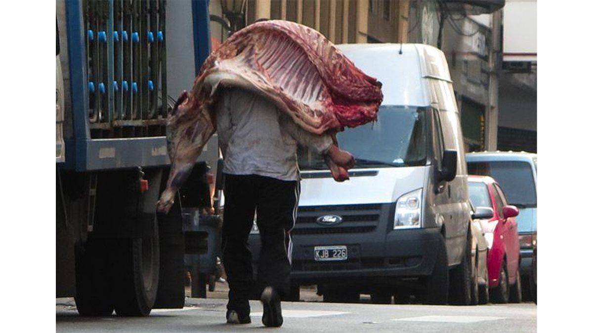 El plan del Gobierno, entre otras cosas, apunta a terminar con la distribuci&oacute;n de carne en media res.&nbsp;