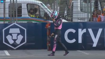 El piloto argentino Franco Colapinto sufrió un accidente en su último intento de la Q1 del Gran Premio de Azerbaiyán y quedó fuera de la clasificación. El piloto argentino Franco Colapinto sufrió un accidente en su último intento de la Q1 del Gran Premio de Azerbaiyán y quedó fuera de la clasificación.