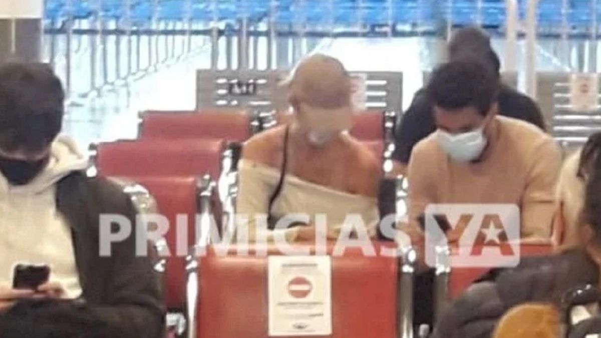 Las fotos en Ezeiza de Nicole Neumann y Manu Urcera