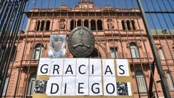 La despedida de Maradona desde adentro de la Rosada: llantos de funcionarios, visitas de madrugada y polémicas presencias