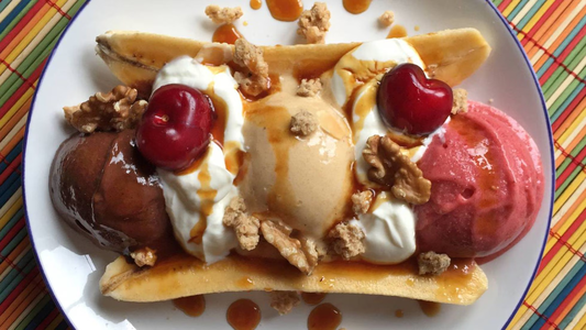 Te vas a quedar sin aliento cuando veas la versión del postre de Banana Split que le sirvieron
