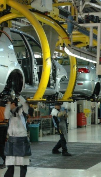 En agosto la actividad económica cayó 1,6%: industria y comercios, los más afectados