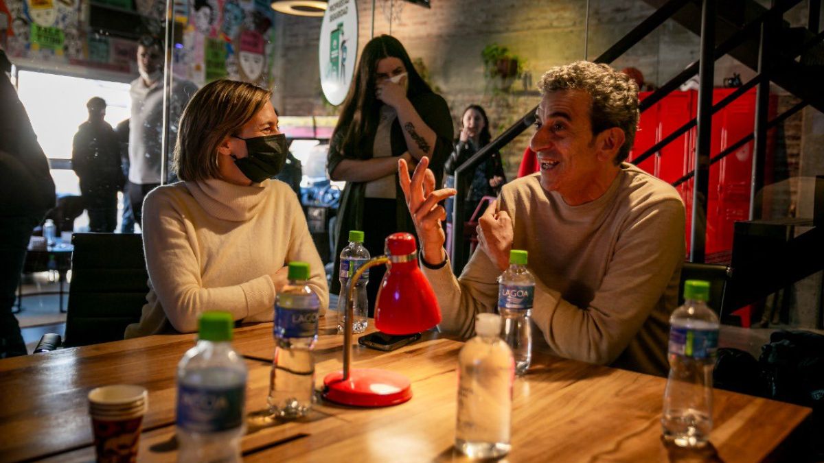 Randazzo junto a Carolina Castro, su compañera de lista. (Foto: prensa)