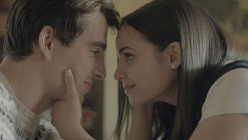 Netflix arrasa con el estreno de su nueva comedia romántica y es la película que vas a querer ver.