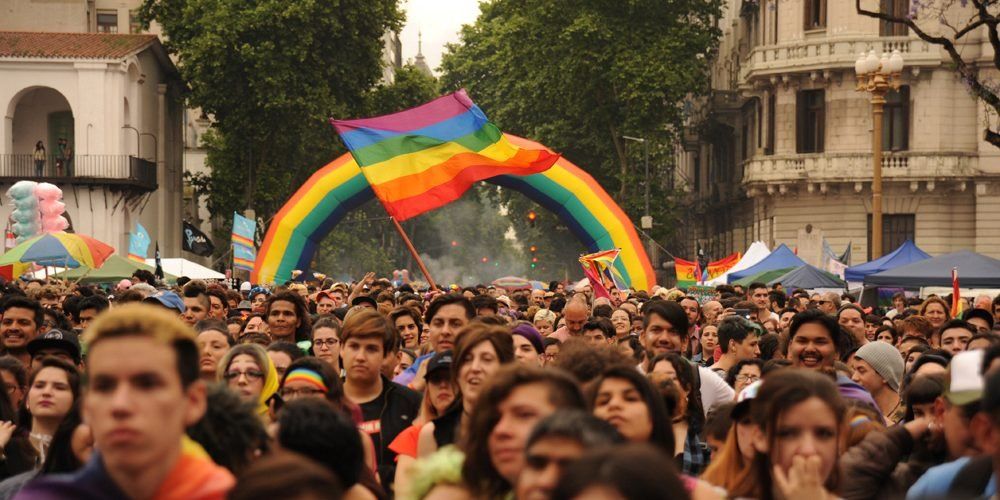 Bajo la consigna por un país sin violencia institucional ni religiosa”, se celebra la Marcha del Orgullo LGBT