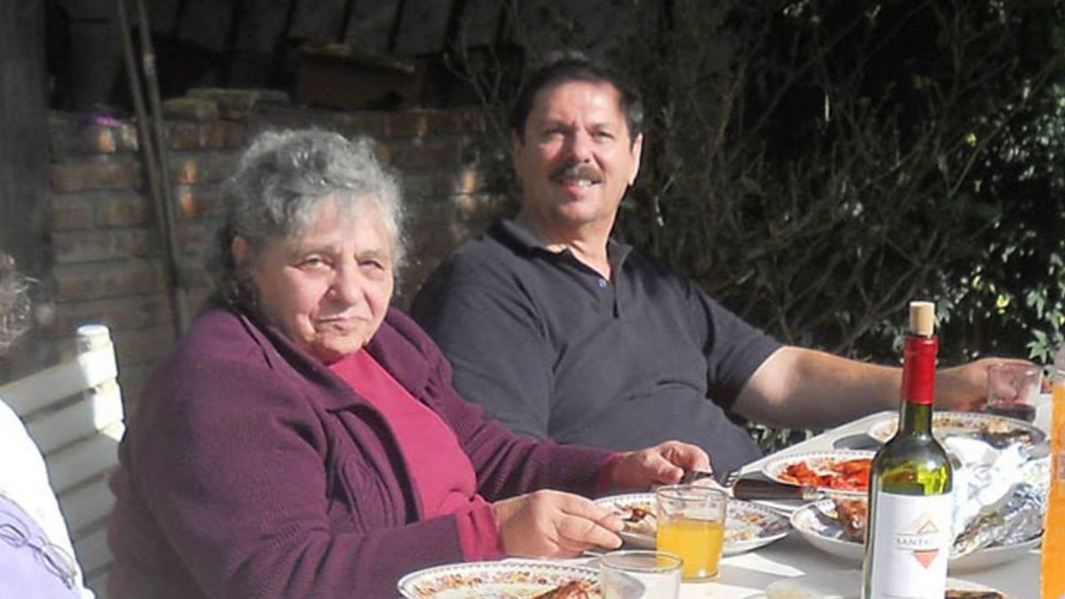 Aldo Di Paolo, en una imagen de archivo con su madre (Foto: NA).