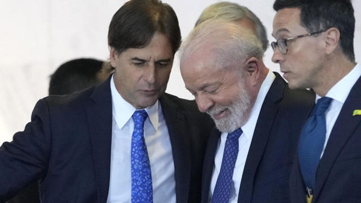 Lacalle Pou y Lula. El presidente Uruguayo quiere ver si desde Brasil puede llegar agua para aliviar la sequ&iacute;a en su pa&iacute;s. (Foto: Gentileza Yahoo Noticias)