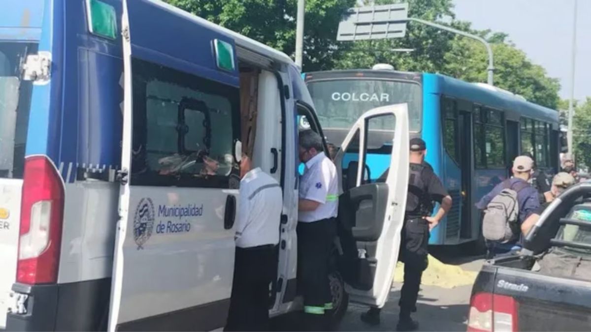 La puerta golpe&oacute; a la joven, que perdi&oacute; el equilibrio y cay&oacute; pesadamente sobre la calzada.