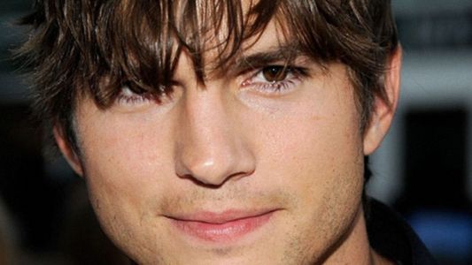 Ashton Kutcher, sin anillo y rodeado de veinteañeras