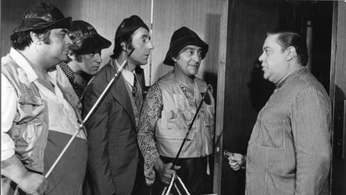 Tristán junto a Jorge Porcel, Chico Novarro, Alberto Olmedo y Alberto Irizar en el film Los caballeros de la cama redonda (1973).