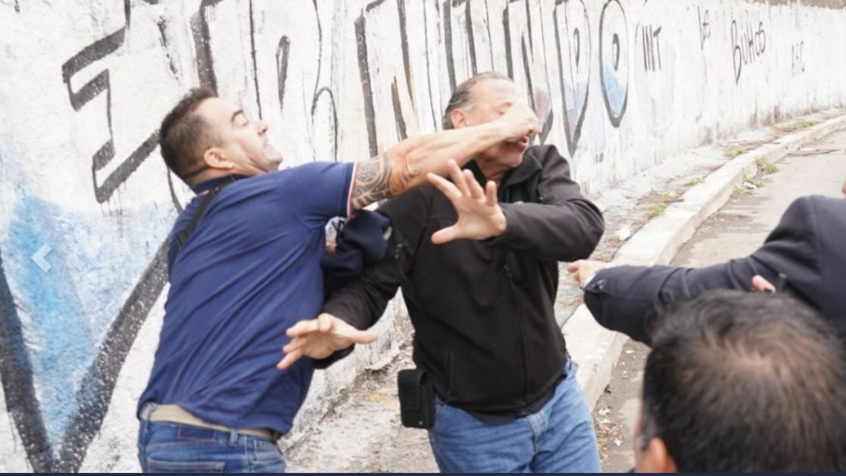 Berni fue golpeado cuando llegó a la protesta de los colectiveros. Foto Clarin-Maxi Failla.