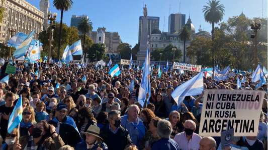 Las fotos y videos del tractorazo, la protesta del campo ante el Gobierno nacional