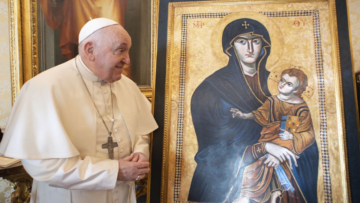 La historia secreta de la virgen que veneraba el papa Francisco y lo  acompañó hasta su tumba