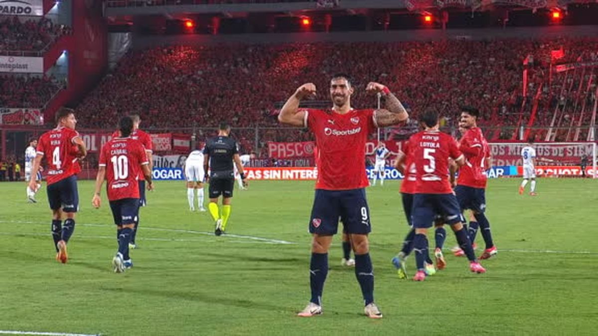 Gabriel Ávalos capitalizó un rebote de Tomás Marchiori y festejó el 1 a 0.