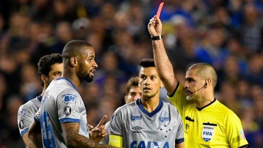 Para Cruzeiro, el árbitro tuvo una de las decisiones más equivocadas de la historia del fútbol