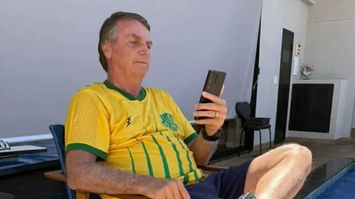 Bolsonaro acaba de perder una serie de beneficios que tenía en el arresto domiciliario (Foto: gentileza Folha de Sao Paulo).
