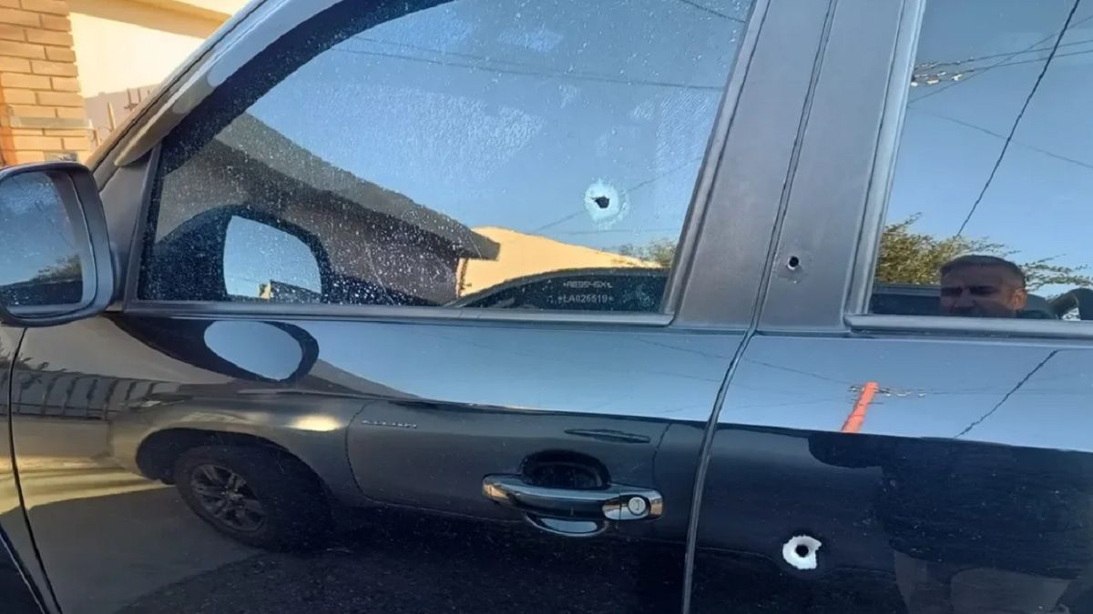 Los disparos contra la camioneta se produjeron en la puerta de la casa del intendente (Foto: gentileza ADN Sur).
