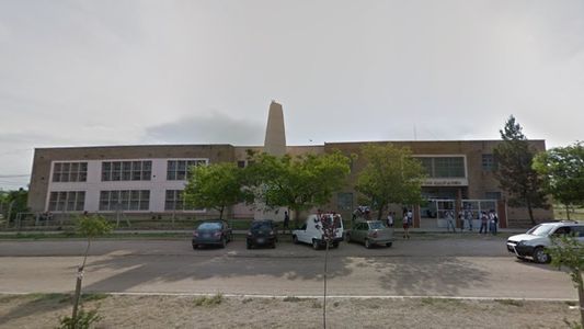 Conmoción en una escuela por la muerte de una alumna de 15 años tras la caída de un arco de fútbol
