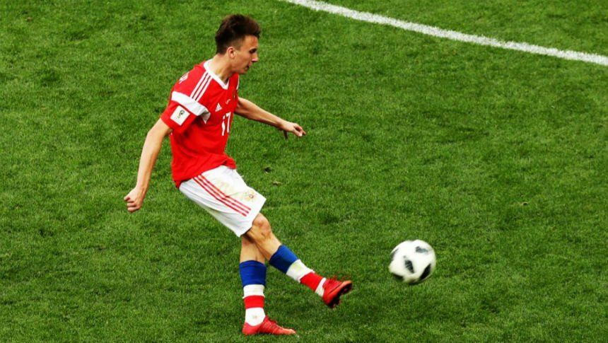 Un golazo de tiro libre liquidó la goleada de Rusia