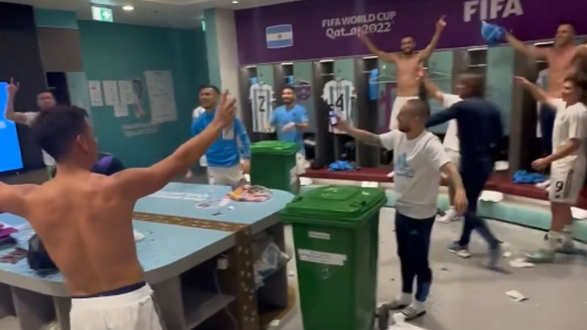 Los jugadores de la Selección Argentina eufóricos tras derrotar a Croacia (Foto: Captura).