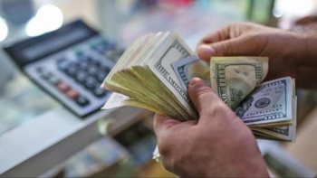 El dólar oficial volvió a bajar y ya acumula una caída de 4,1% en agosto: a cuánto llegó a cotizar
