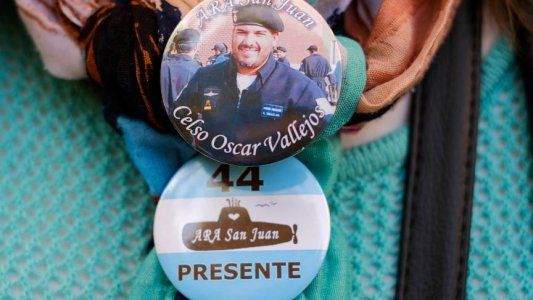 Un uniforme, un overol y un bolso de trabajo: imágenes del fondo del mar que vieron los familiares de los tripulantes del ARA San Juan