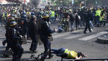 Más de 120 detenidos en otra protesta de chalecos amarillos en París