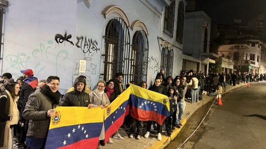 Elecciones en Venezuela: residentes venezolanos votaron en la embajada en Buenos Aires para definir el próximo presidente